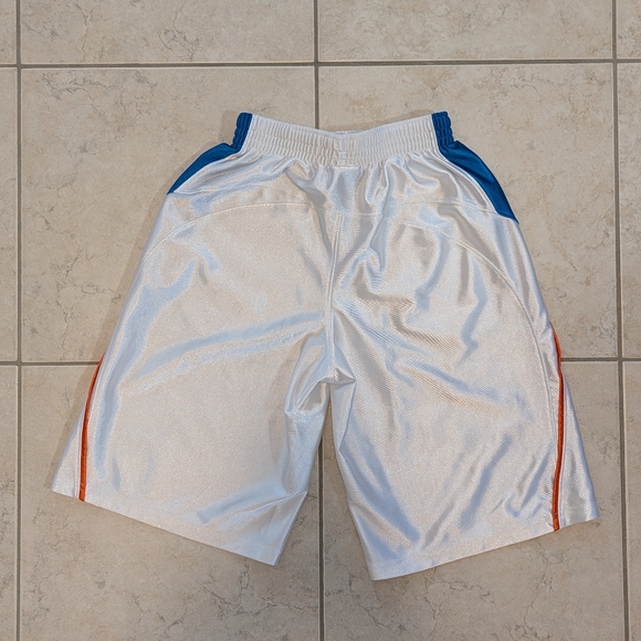 *LIKE NEW* Boys Under Armour shorts - Picture 2 of 4
